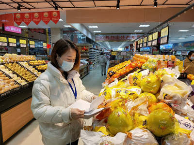 長(zhǎng)白山市場(chǎng)監(jiān)管局開展食用農(nóng)產(chǎn)品合格證專項(xiàng)檢查行動(dòng) 守護(hù)“菜籃子”安全從源頭做起